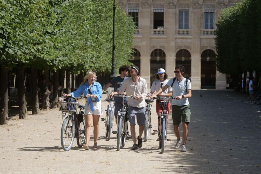 Discover Paris by bike - The Louvre Without the Stress: Quick Glance, Clear Context