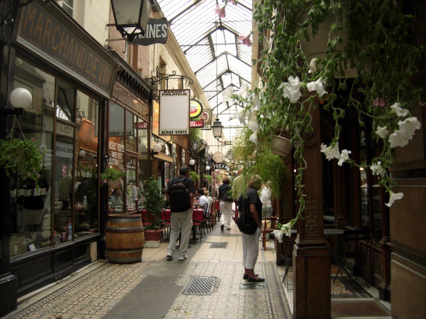 Discover Secret Passages in Paris - Meeting Point Near the Louvre: Where the Tour Starts and How It Feels