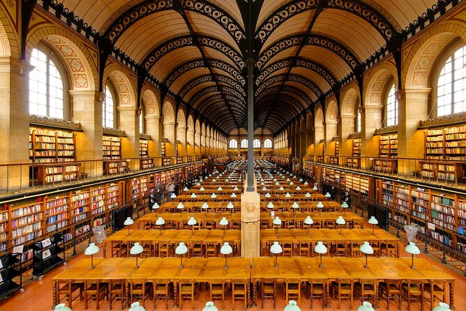Discover the Latin quarter - Arènes de Lutèce: Roman history that lands at the end