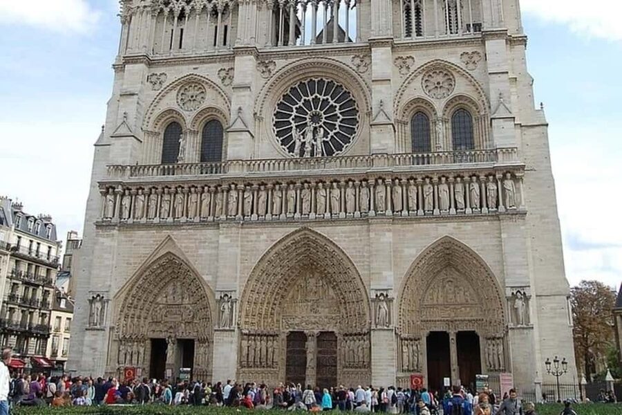 Discovering Le Marais: Guided Walking Tour of Paris - Notre-Dame-des-Blancs-Manteaux and Église des Billettes: churches with personality