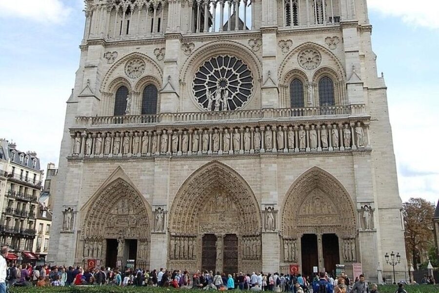 Discovering Le Marais: Guided Walking Tour of Paris - Rue Sainte-Croix de la Bretonnerie to Centre Pompidou: classic street meets modern energy
