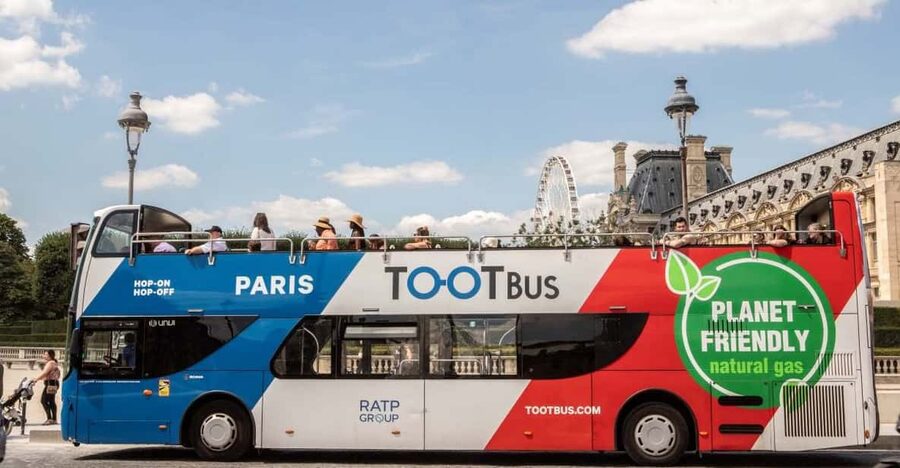 Disneyland Paris: Bus Sightseeing Tour in Paris - A smooth one-day exit from Disneyland to the Eiffel Tower