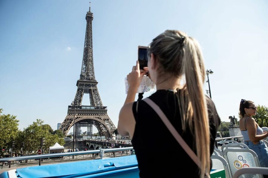 Disneyland Paris: Bus Sightseeing Tour in Paris - How the hop-on hop-off setup helps you use your 6 hours