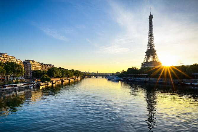Early evening Dinner Cruise with drinks by Bateaux Parisiens - Window Seating vs Inside: Get the View Without the Heat