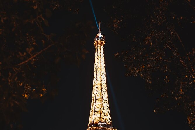 Eiffel Tower Access up to Summit with Guiding Host - The commentary: what the guides focus on