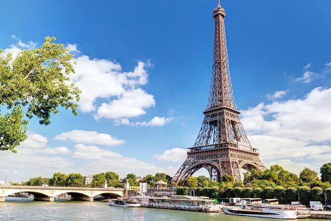 Eiffel Tower Access up to Summit with Guiding Host - Where you meet and why 15 minutes matters