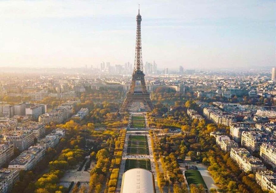 Eiffel Tower Access with Host - Passerelle Debilly photo stop: the 15 minutes that sets your expectations