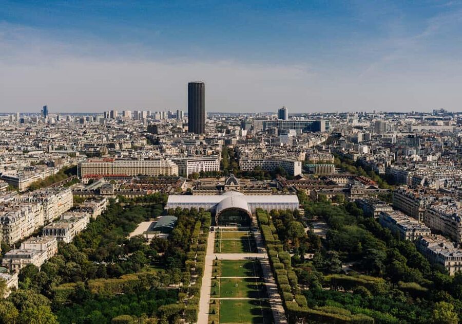 Eiffel Tower Access with Host - 1st and 2nd floors: using a guide to actually see more than walls and stairs