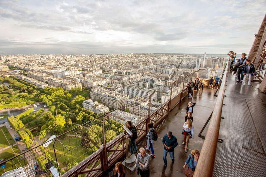 Eiffel Tower Dedicated Reserved Access Summit or 2nd Floor - Guide Style in English: Humor, Clear Explanations, and Landmark Tips