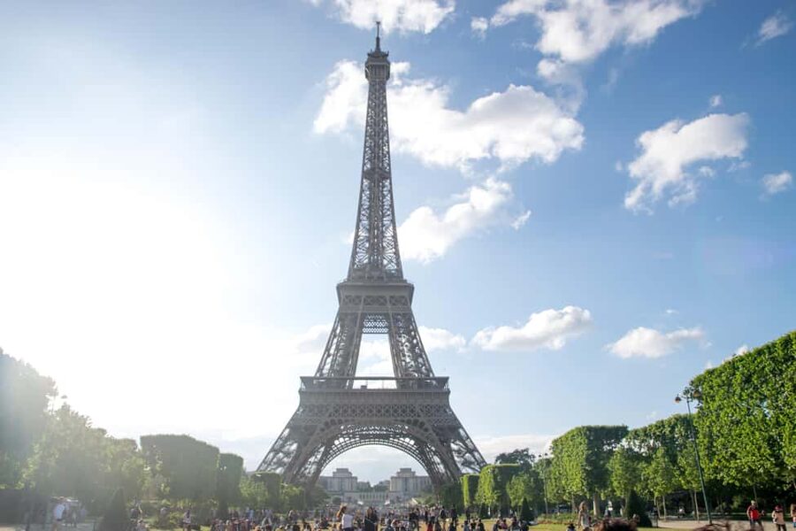 Eiffel Tower Dedicated Reserved Access Top or 2nd by lift - Meeting Point at Paris Lounge: The 15-Minute Rule That Matters