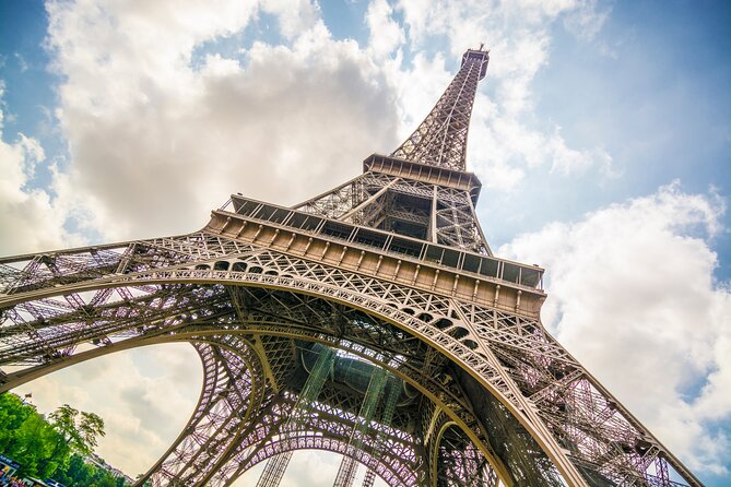 Eiffel Tower Dedicated Reserved Access Top or 2nd floor by lift - Meeting point reality: don’t lose time before you start