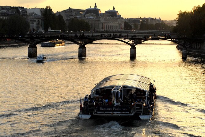 Eiffel Tower Dinner Experience and Sightseeing Seine River Cruise - The 1-Hour Seine Cruise With Audio Commentary: See Paris in Motion
