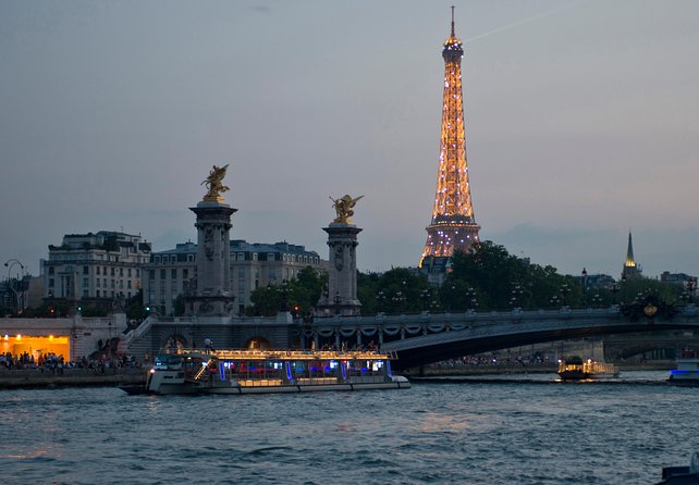 Eiffel Tower Dinner Experience and Sightseeing Seine River Cruise - Landmarks You’ll Pass: What to Look for From the Water
