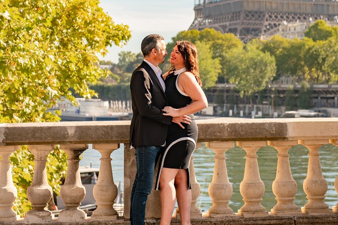 Eiffel Tower Photographer, Professional Photo shoot - Paris - Who should book this Eiffel Tower photo shoot