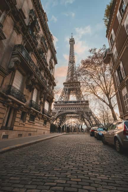 Eiffel Tower Reserved Access with Photoshoot stops - Passerelle Debilly to Quai Branly: the first Eiffel Tower views that matter