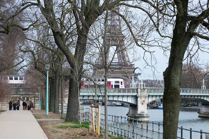 Eiffel Tower Small Group Tour with Second Floor Reserved Access - Meeting at 14 Av. de la Bourdonnais: start on time and stay put