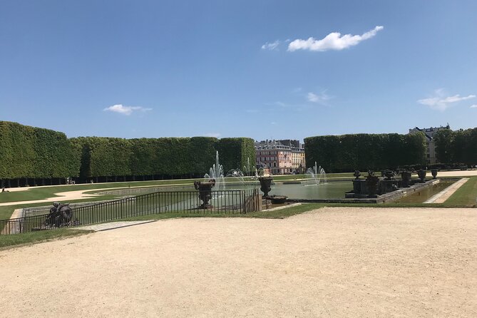 Electric 2-wheeler tour of the Chateau Park and Gardens - Piece d’Eau des Suisses and Optional Old-Town Passing