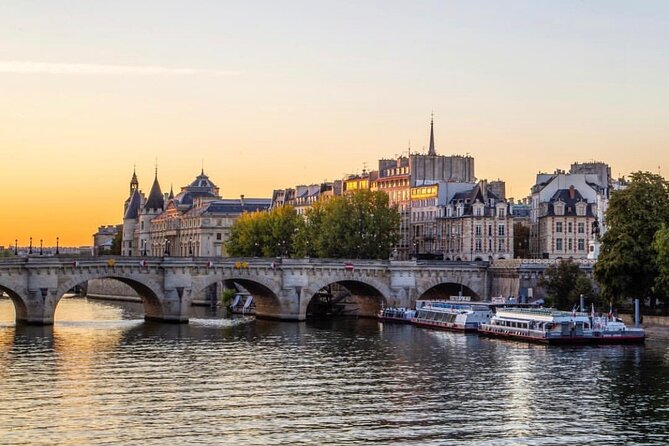 Escape game on the Île de la Cité - Where it starts and ends: Henri IV to Notre-Dame parvis