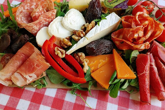 Exclusive Gourmet Picnic Experience at the Eiffel Tower - Who this picnic is best for (and who should think twice)
