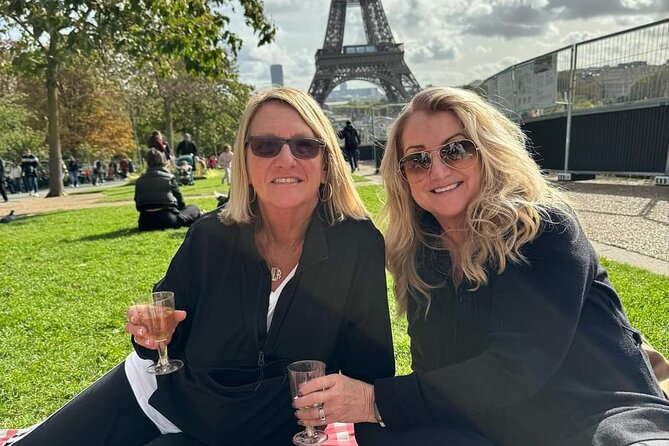 Exclusive Gourmet Picnic Experience at the Eiffel Tower - When timing changes: a helpful reminder about flexibility
