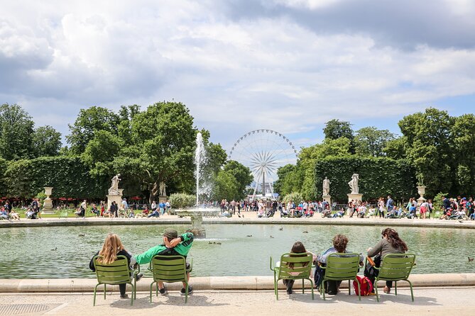 Exclusive Walking Tour of Central Paris With Local Guide - Pont des Arts: Love Locks and a Bridge to the Louvre