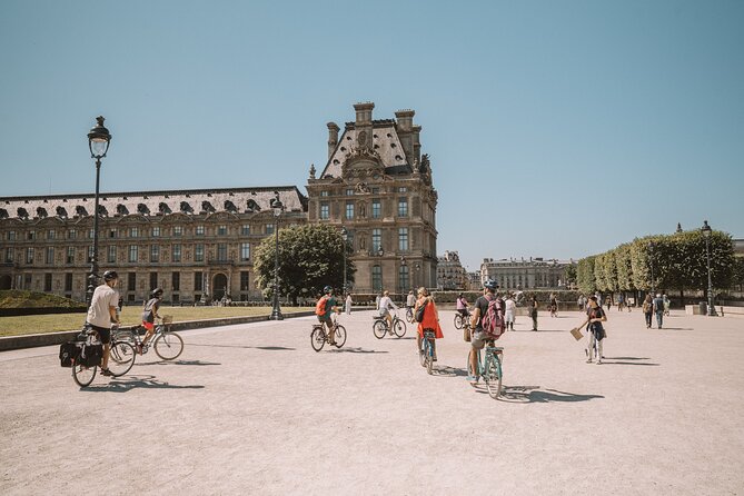Explore Paris Highlights by Bike - Stop 2: Eiffel Tower photo time with short stories