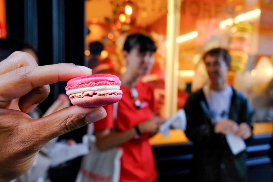 Explore the Marais: History, Art & Local Culture - Rue des Rosiers: the Jewish Quarter where food and culture share the same street