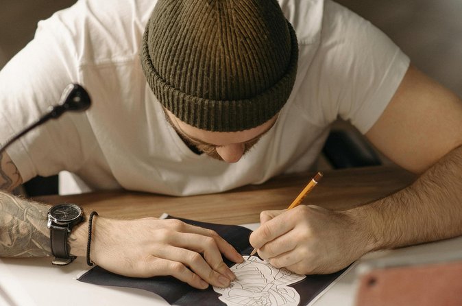 Explore Your Artistic Talent with WeLocArt in Paris - Choosing Styles: Drawing, Watercolor, and Minimalist Ideas