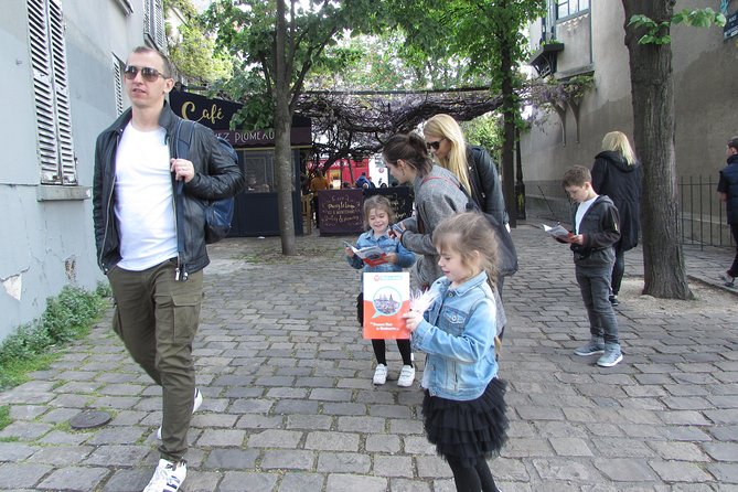 Family Treasure Hunt in Montmartre - Stop 1: Montmartre start—quick Sacré-Cœur spotting and the uphill shortcut