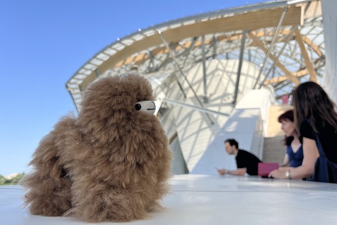 Fondation Louis Vuitton: Ticket Entry & Private Tour - Stop 1: Gehry architecture, featured exhibits, and panoramic photos