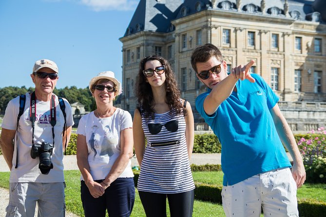 Fontainebleau and Vaux-Le-Vicomte Castle Small-Group Day Trip From Paris - Blandy-les-Tours: a 5-minute medieval stop for quick photos