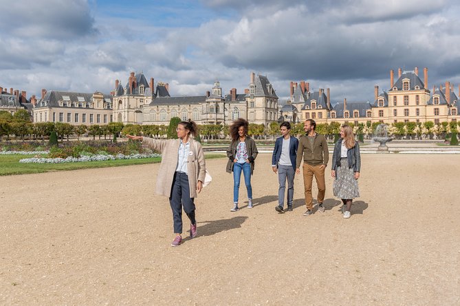 Fontainebleau and Vaux le Vicomte Chateaux Day Trip from Paris - Getting from Paris to Vaux-le-Vicomte in comfort