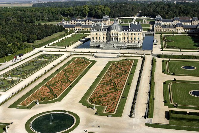 Fontainebleau and Vaux le Vicomte Chateaux Day Trip from Paris - Who this day trip suits best