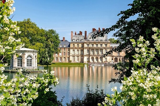 Fontainebleau & Barbizon Half Day Guided Tour from Paris + Entry - Transportation and comfort: the minivan advantage