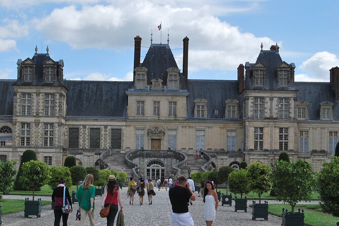 Fontainebleau Private Guided Tour: Half-Day Trip from Paris - Pickup in Central Paris and the AC Ride South
