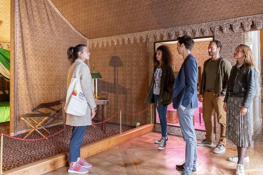 Fontainebleau & Vaux-le-Vicomte Châteaux Day Tour from Paris - Should You Book This Fontainebleau and Vaux-le-Vicomte Tour?