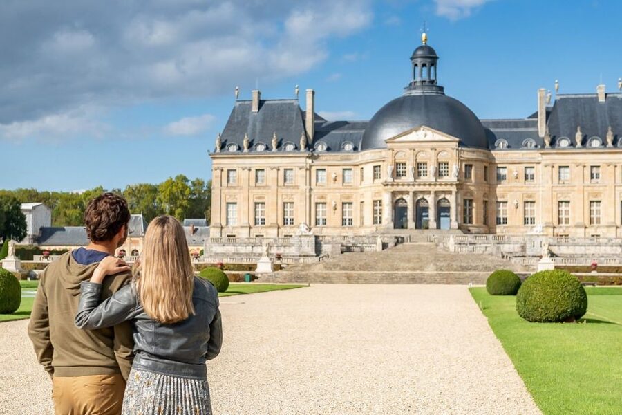 Fontainebleau & Vaux-le-Vicomte Châteaux Day Tour from Paris - Getting to the Châteaux Without the Train Puzzle