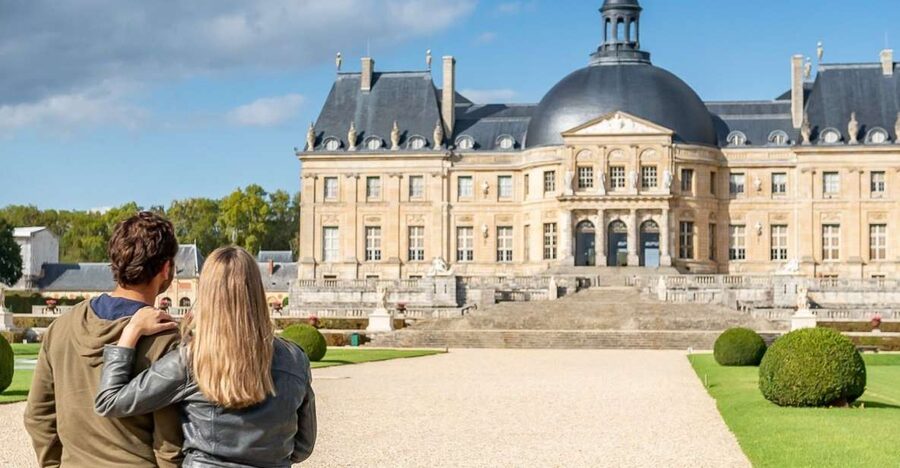 Fontainebleau & Vaux-le-Vicomte Châteaux Day Tour from Paris - Vaux-le-Vicomte: A Still-Furnished Palace and Gardens Built for Strolling