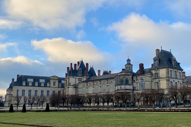 Fontainebleau, Versailles, Trianon Small group from Paris - Grand Trianon, Small Trianon, and Hamlet de la Reine