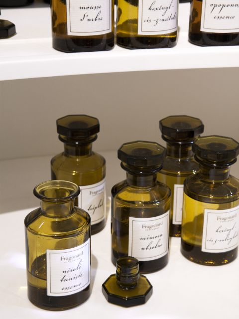 Fragonard Paris: Mini Perfume Workshop in Chinese - Making Your 12 ml Light Perfume Spray (and Why You’ll Remember It)