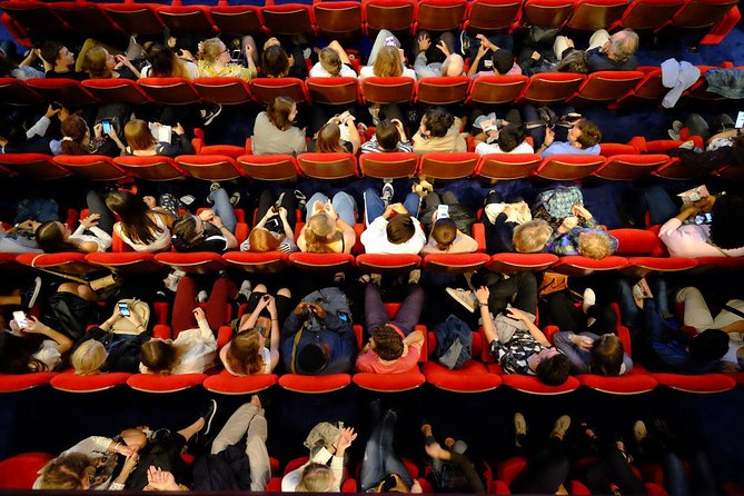 French Films with English Subtitles in Paris - Community before the lights: the social vibe that keeps it from feeling stiff