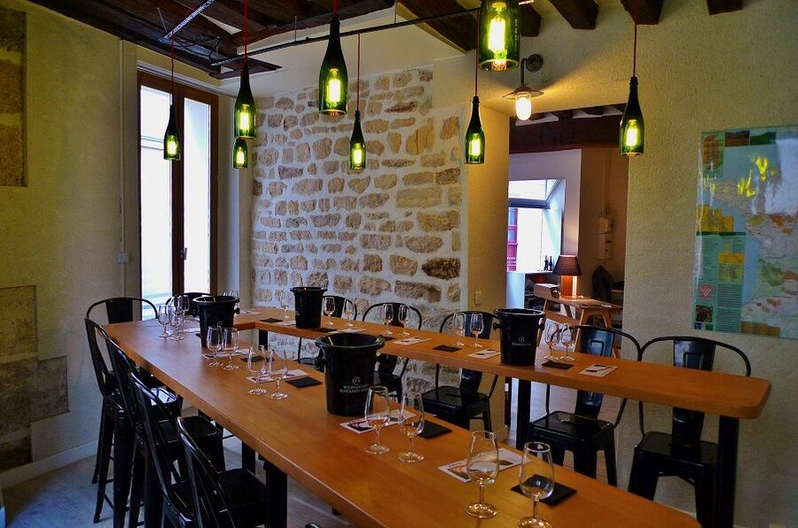 French Wine Tasting Class with a Sommelier - Learning to read French wine labels like a pro