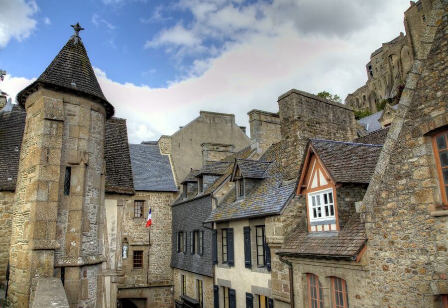 From Paris: 2-Day Normandy & Brittany Tour - H2: Day 2 from Caen to Paris—Saint-Malo first, then Mont Saint-Michel