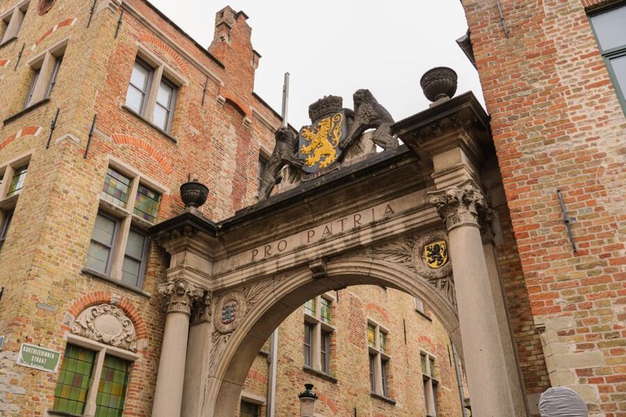 From Paris: Bruges Guided Tour with Hotel Pickup - Crossing Into West Flanders: Why Bruges Feels Different