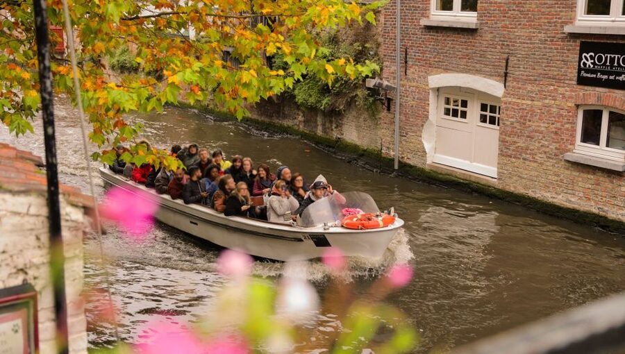 From Paris: Day Trip to Bruges with Optional Seasonal Cruise - First Stop in Bruges: Getting Your Bearings Fast