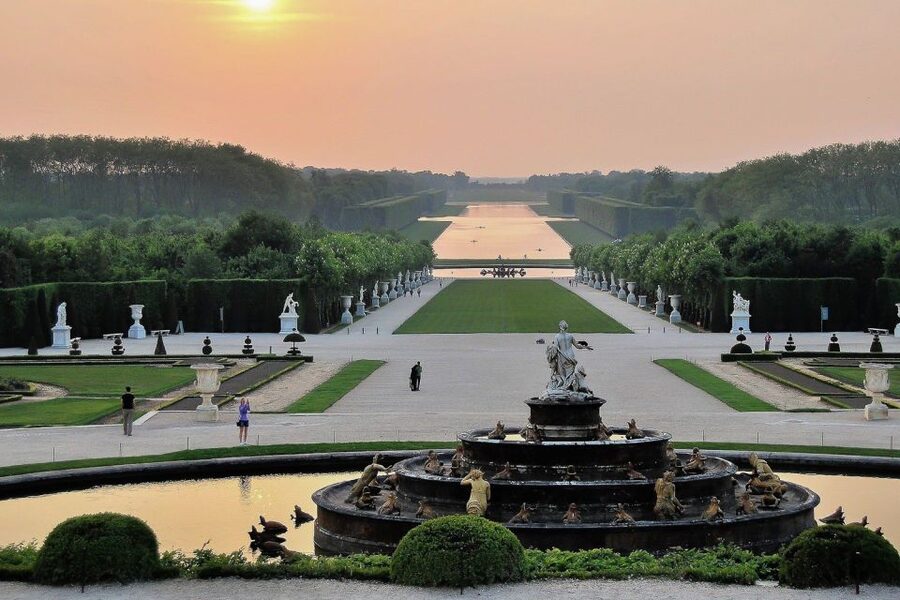 From Paris: Giverny and Versailles Private Full-Day Trip - How the Guide Makes or Breaks the Day
