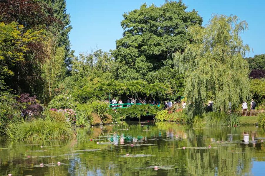 From Paris: Giverny Day Trip with Audio Guide or Live Guide - Key points that matter for your day in Giverny