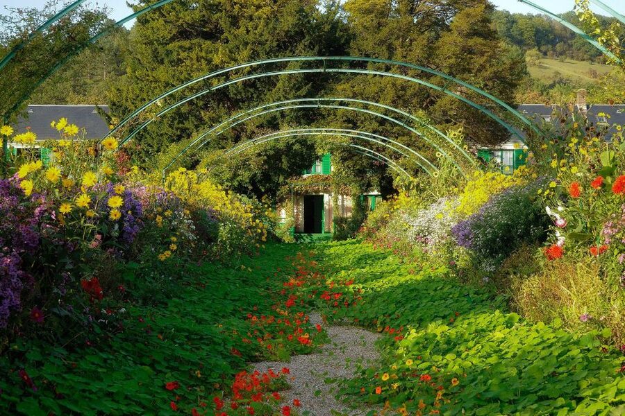 From Paris: Giverny & Monet’s House Skip-the-Line Tour - Crowd Timing, Stairs, and Weather: How to Keep the Day Comfortable