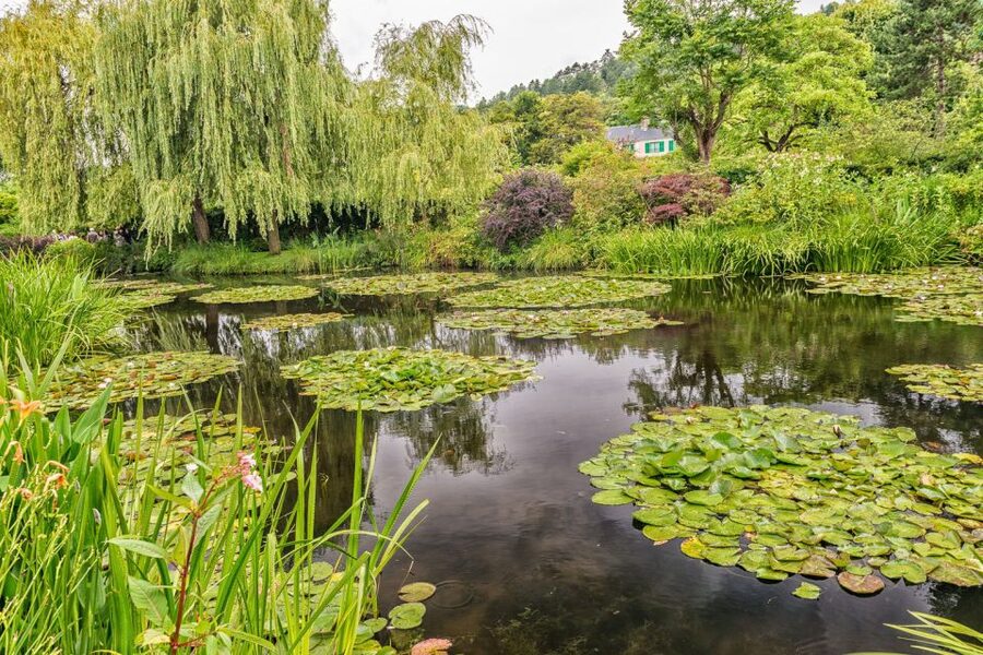 From Paris: Guided Day Trip to Monet's Garden in Giverny - Meeting point and how the van ride sets up your day