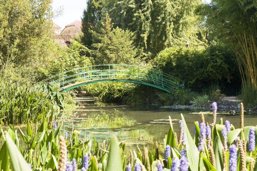 From Paris: Guided Day Trip to Monet's Garden in Giverny - Flower Garden in Giverny: Monet’s organized chaos